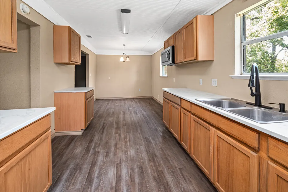 405 Walker Street Eustace, TX 75124