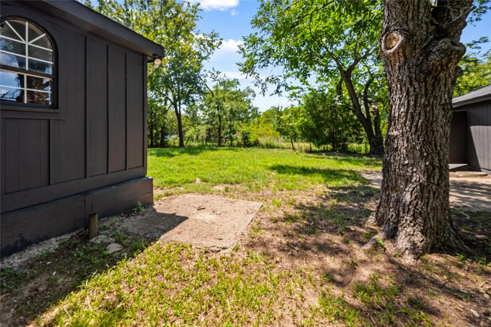 405 Walker Street Eustace, TX 75124