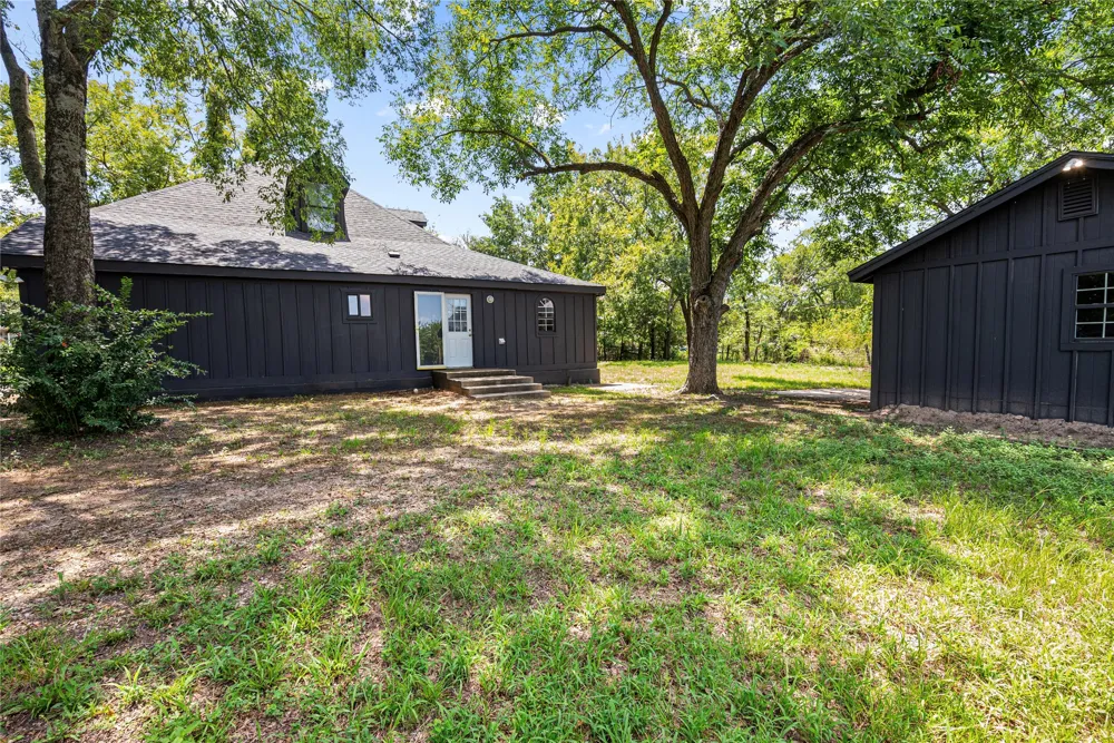 405 Walker Street Eustace, TX 75124