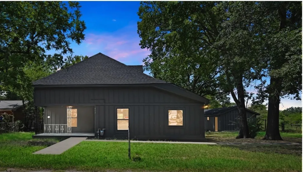 405 Walker Street Eustace, TX 75124