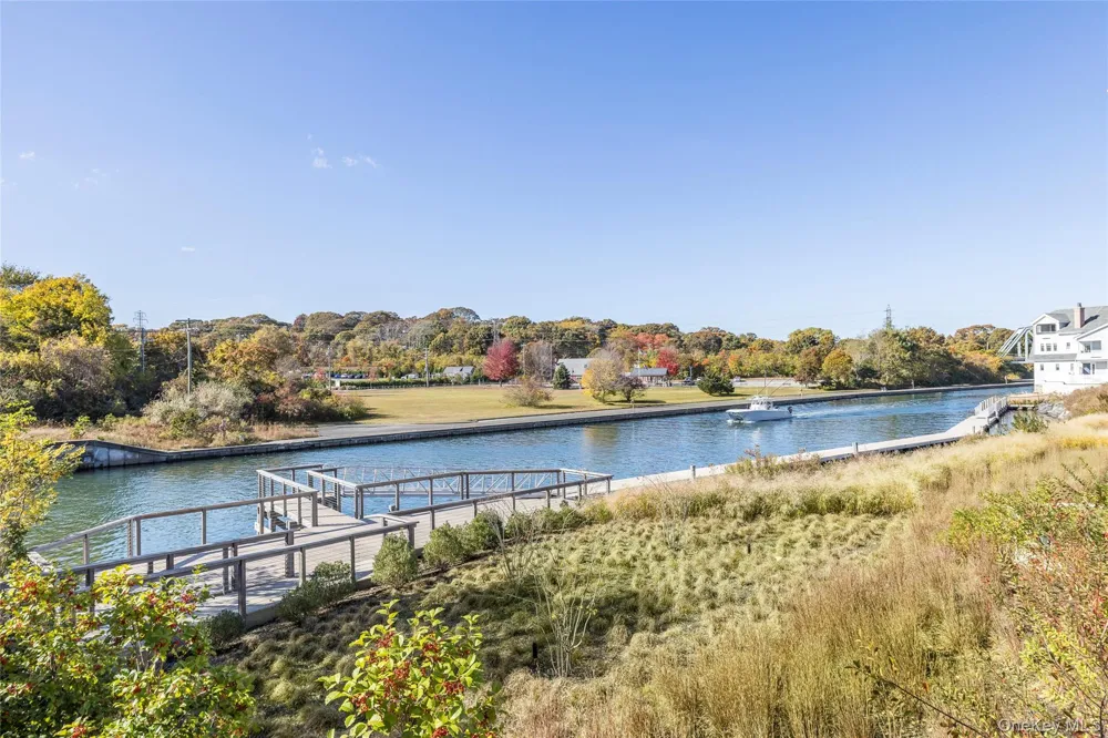 3 Old Boathouse Lane S Hampton Bays, NY 11946