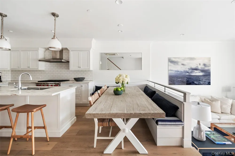 3 Old Boathouse Lane S Hampton Bays, NY 11946