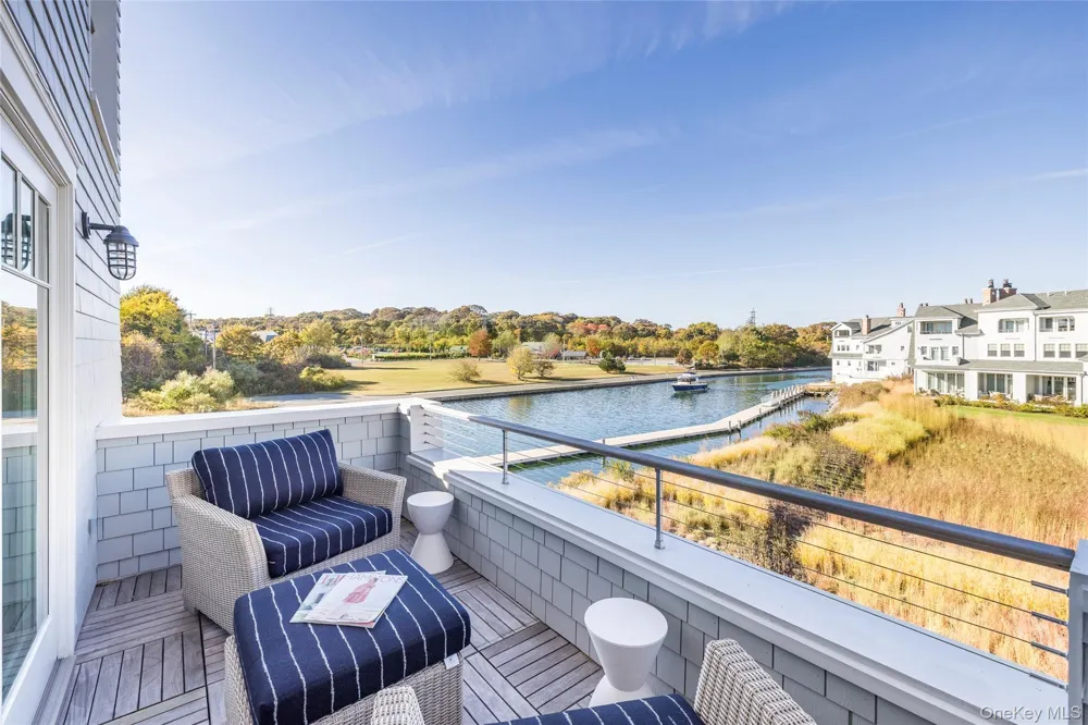 3 Old Boathouse Lane S Hampton Bays, NY 11946