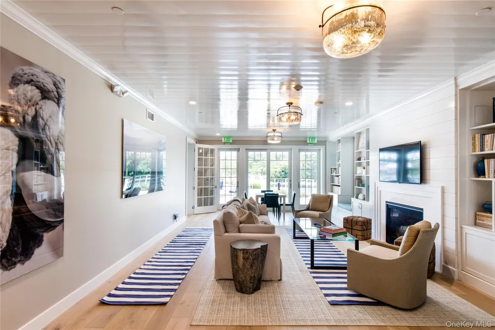 3 Old Boathouse Lane S Hampton Bays, NY 11946