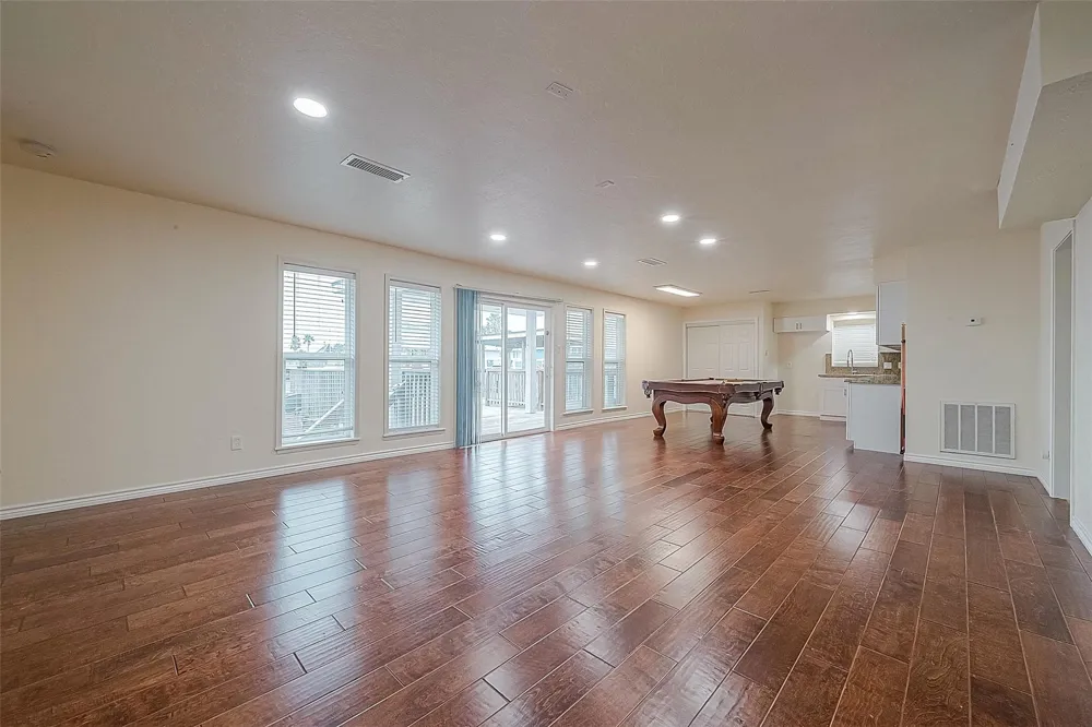 1407 Tiki Drive Tiki Island, TX 77554