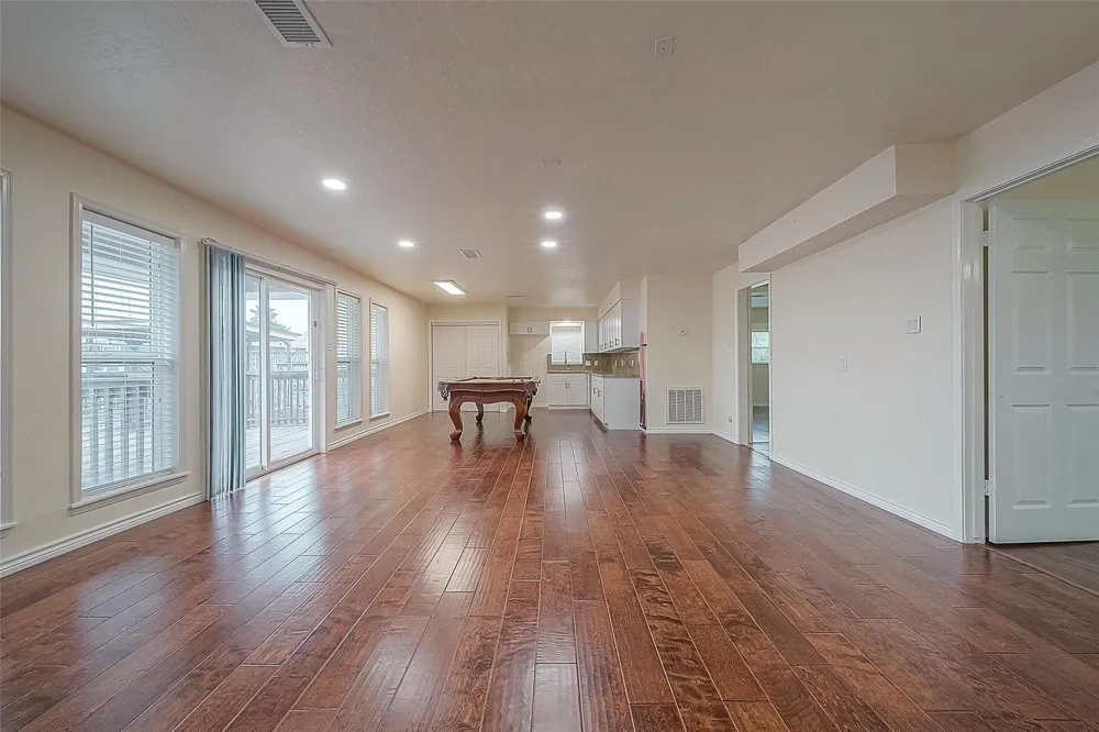 1407 Tiki Drive Tiki Island, TX 77554