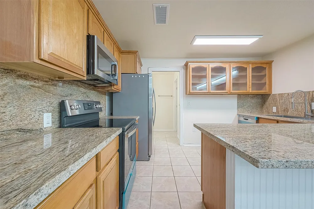 1407 Tiki Drive Tiki Island, TX 77554