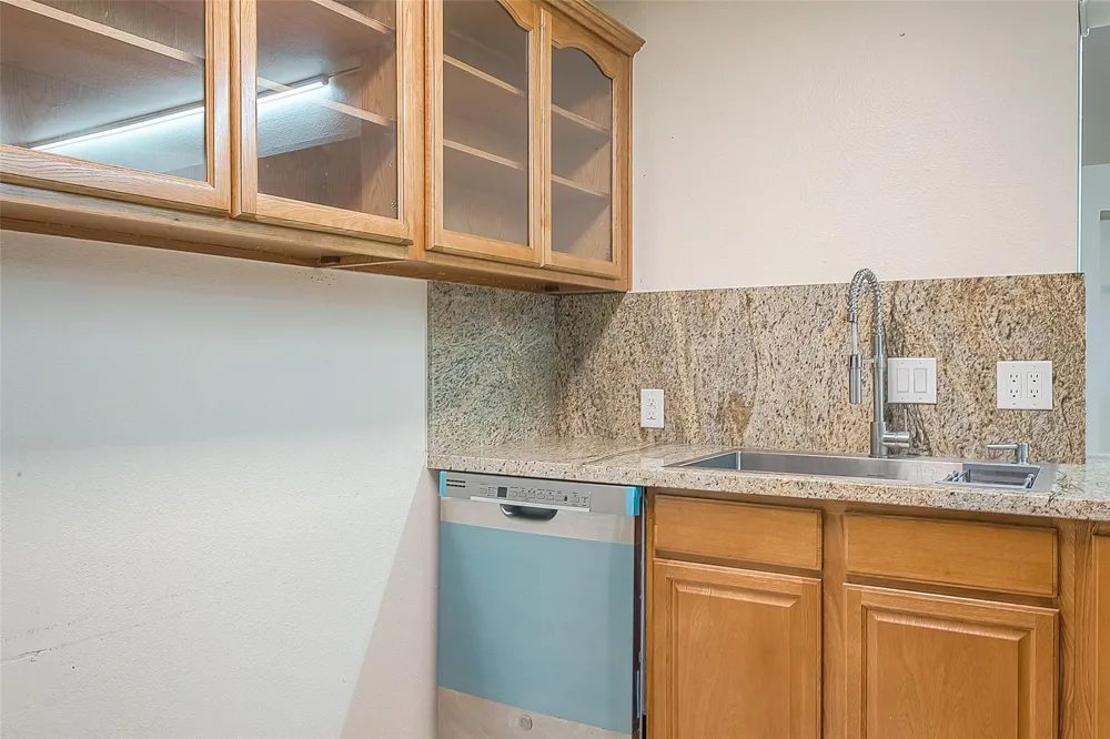 1407 Tiki Drive Tiki Island, TX 77554