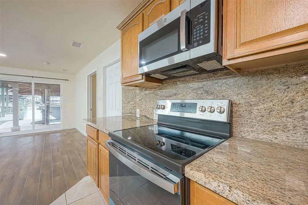 1407 Tiki Drive Tiki Island, TX 77554