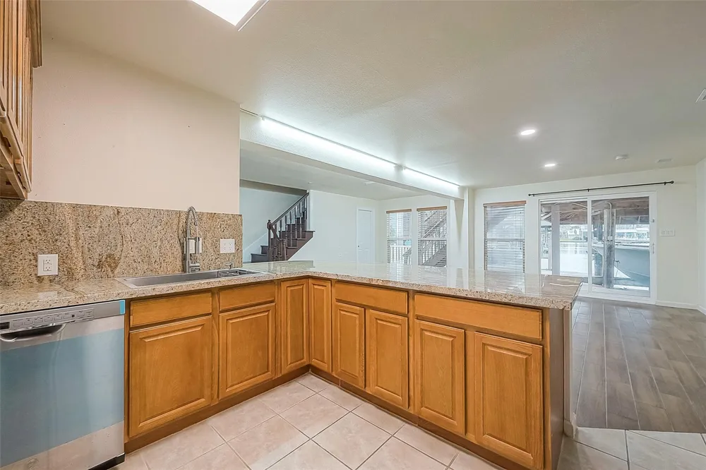 1407 Tiki Drive Tiki Island, TX 77554