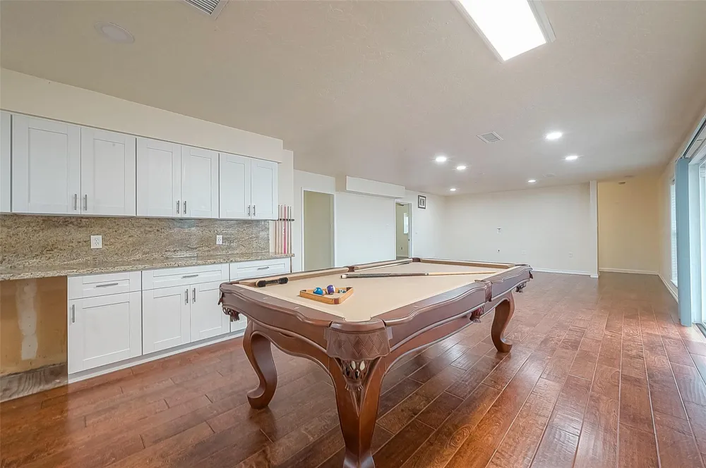1407 Tiki Drive Tiki Island, TX 77554