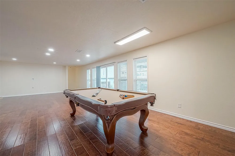 1407 Tiki Drive Tiki Island, TX 77554