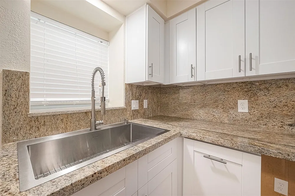 1407 Tiki Drive Tiki Island, TX 77554
