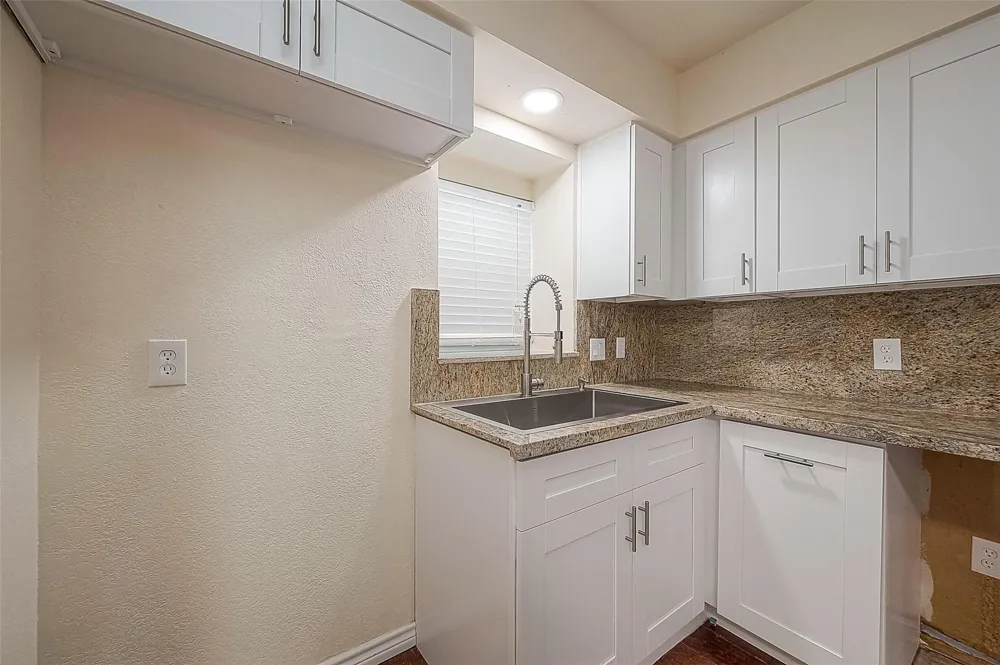 1407 Tiki Drive Tiki Island, TX 77554