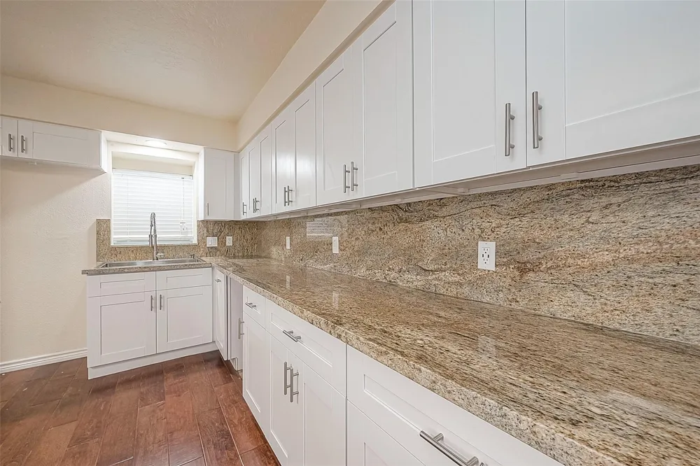 1407 Tiki Drive Tiki Island, TX 77554