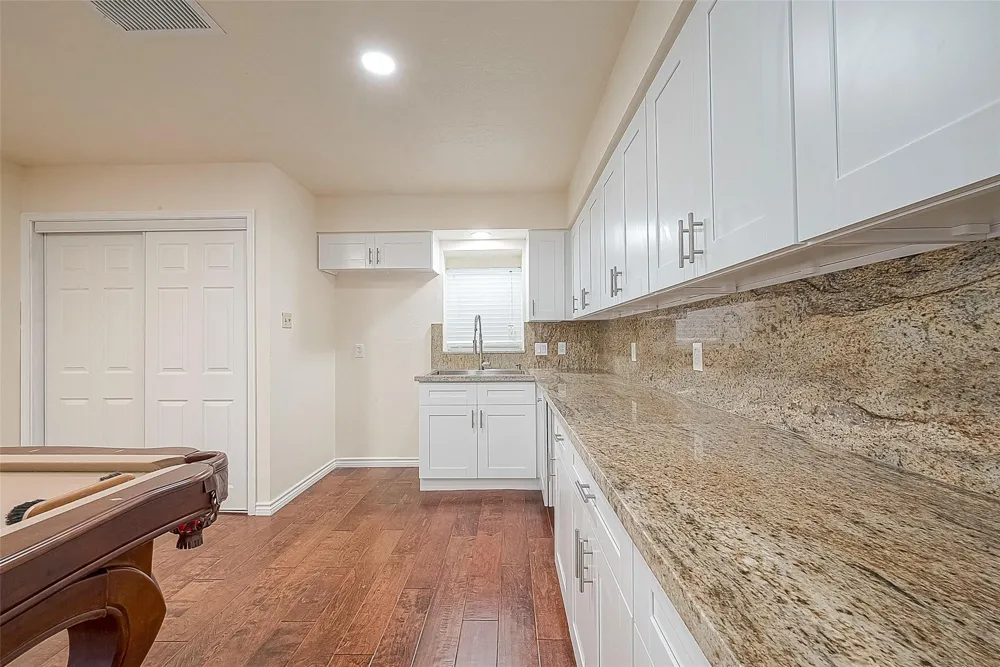 1407 Tiki Drive Tiki Island, TX 77554