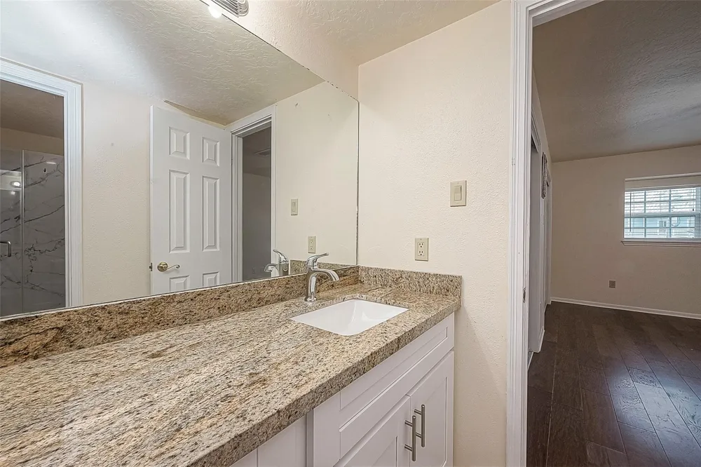 1407 Tiki Drive Tiki Island, TX 77554
