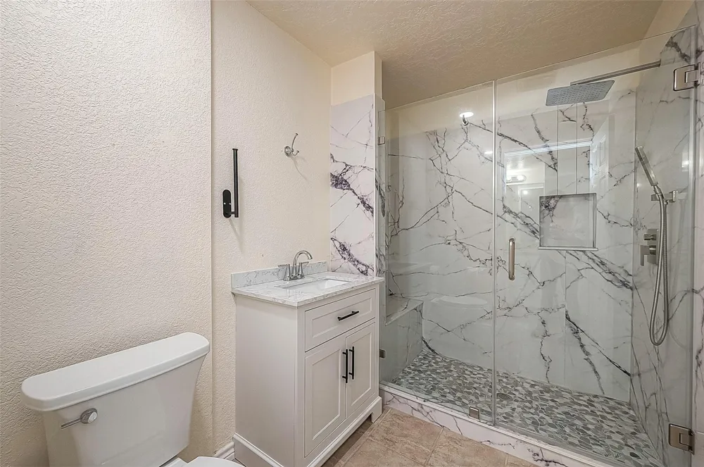 1407 Tiki Drive Tiki Island, TX 77554