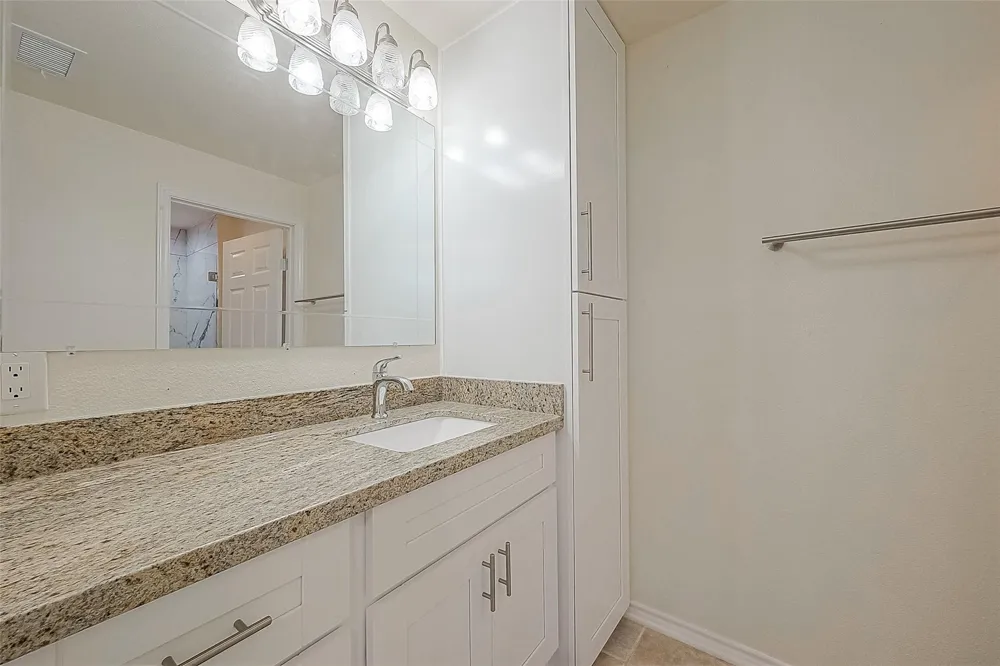 1407 Tiki Drive Tiki Island, TX 77554