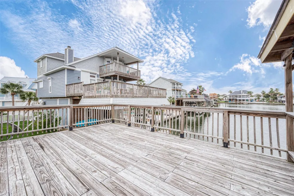 1407 Tiki Drive Tiki Island, TX 77554