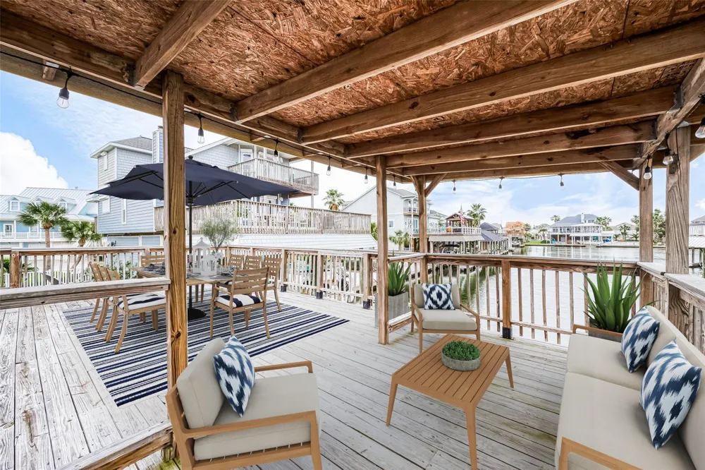 1407 Tiki Drive Tiki Island, TX 77554