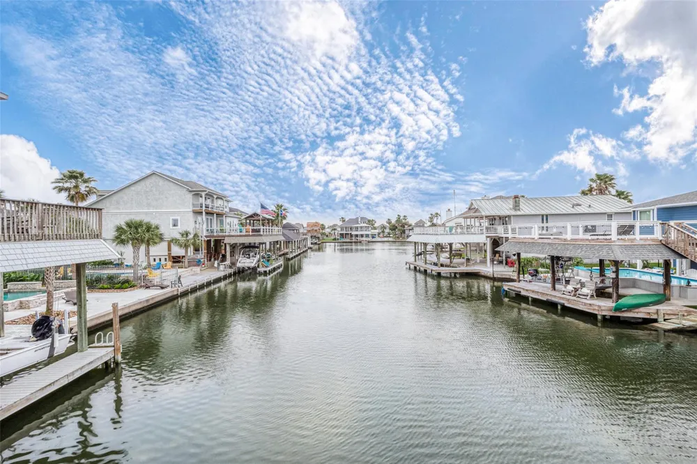 1407 Tiki Drive Tiki Island, TX 77554