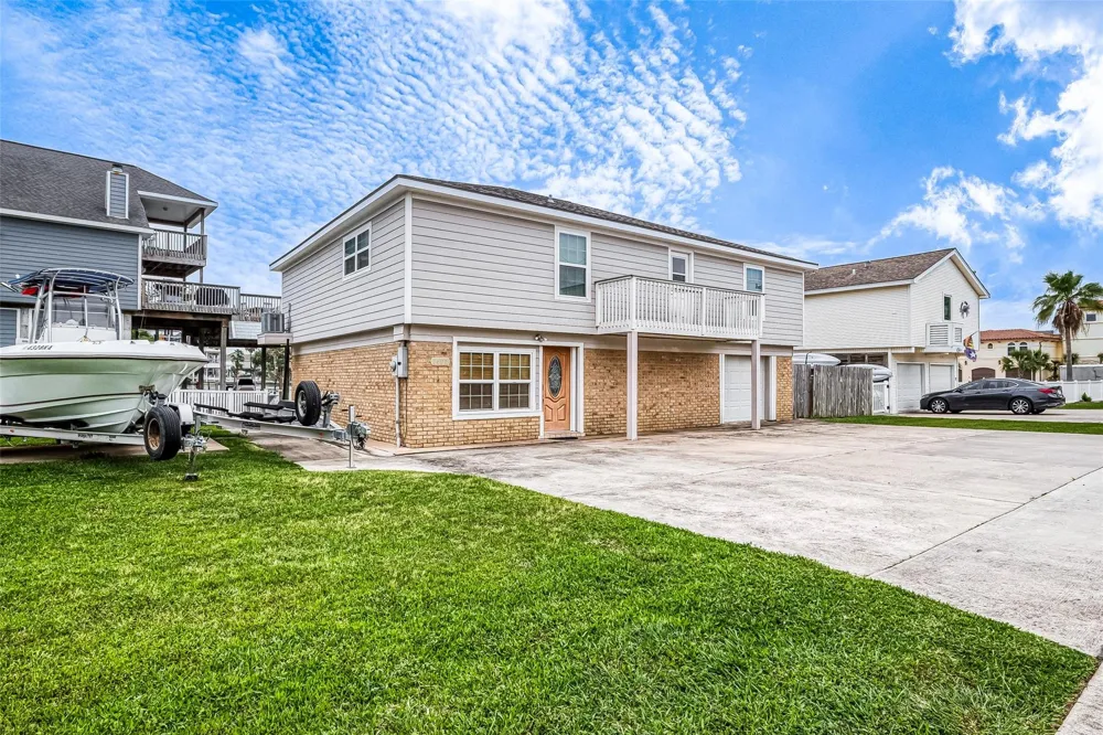 1407 Tiki Drive Tiki Island, TX 77554