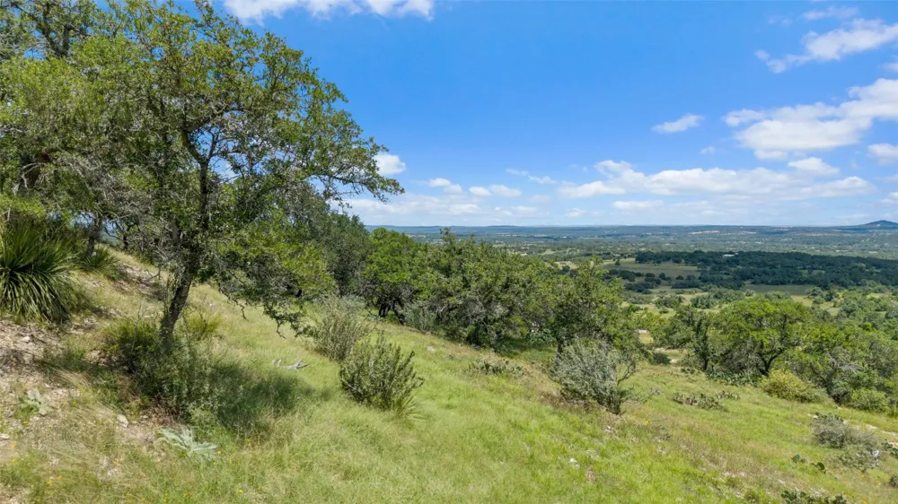 5032 Kendalia Road Blanco, TX 78606