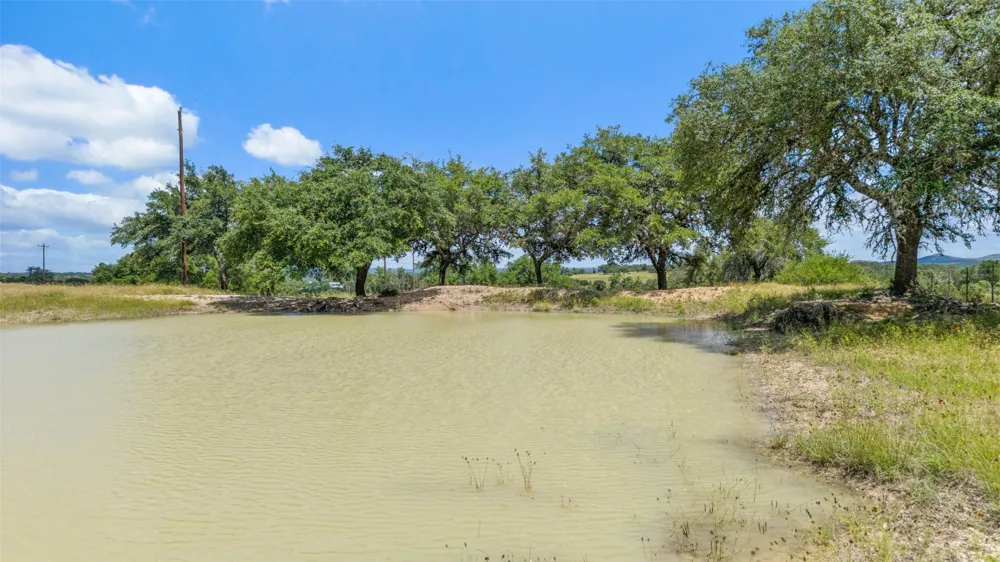5032 Kendalia Road Blanco, TX 78606