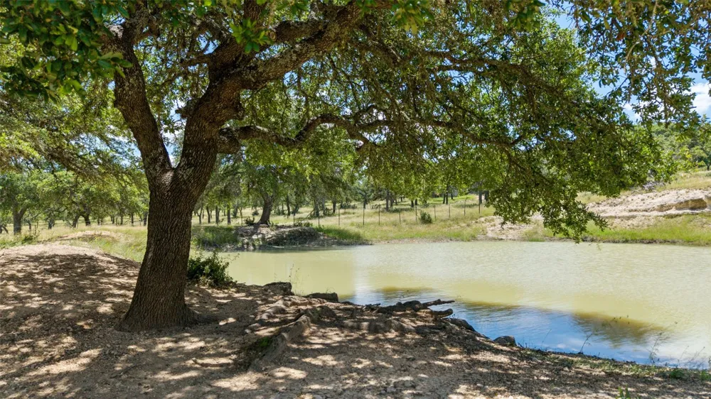 5032 Kendalia Road Blanco, TX 78606