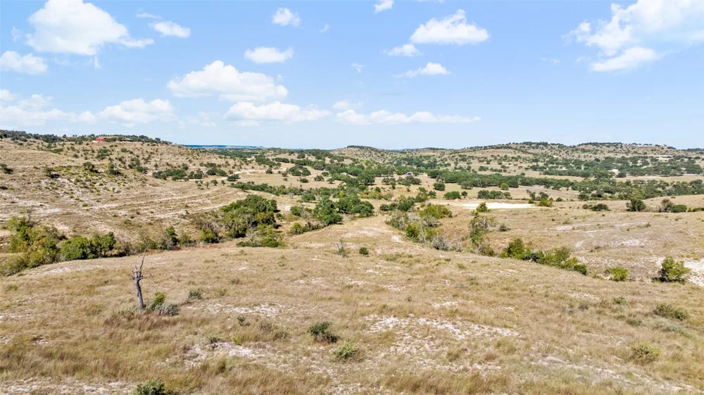 5032 Kendalia Road Blanco, TX 78606