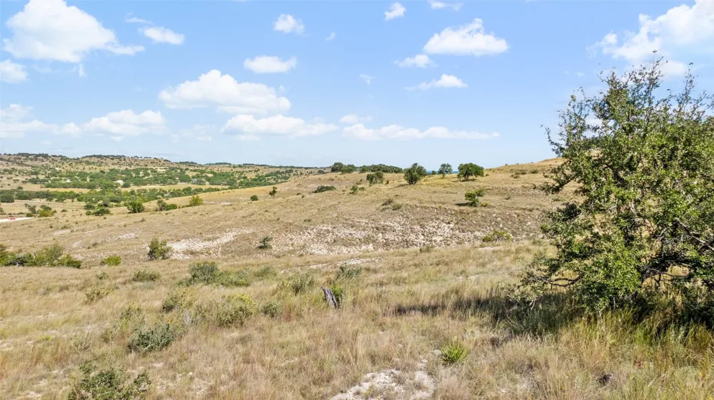 5032 Kendalia Road Blanco, TX 78606