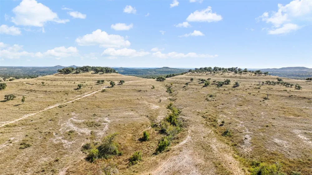 5032 Kendalia Road Blanco, TX 78606