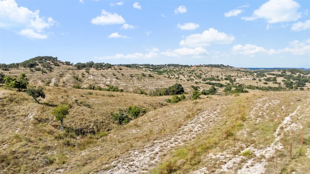 5032 Kendalia Road Blanco, TX 78606