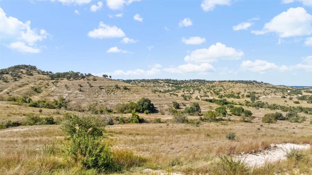 5032 Kendalia Road Blanco, TX 78606