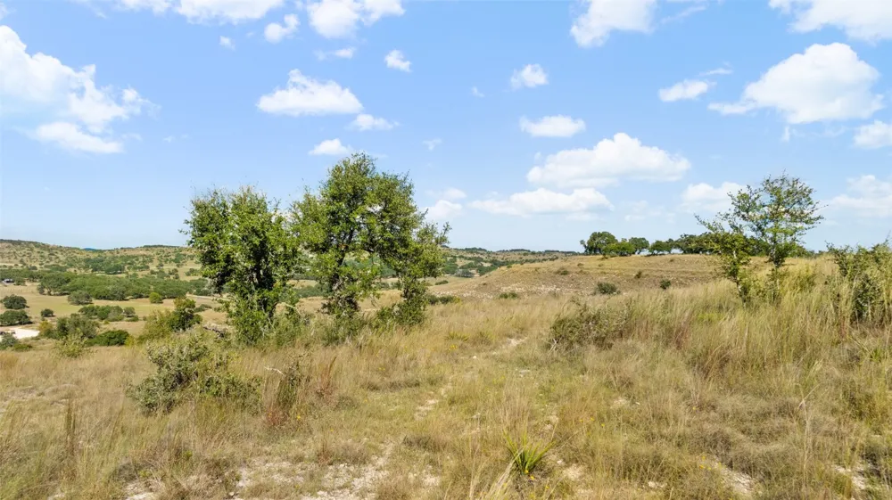 5032 Kendalia Road Blanco, TX 78606