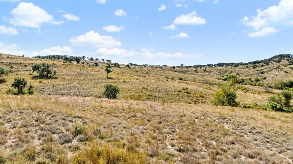 5032 Kendalia Road Blanco, TX 78606