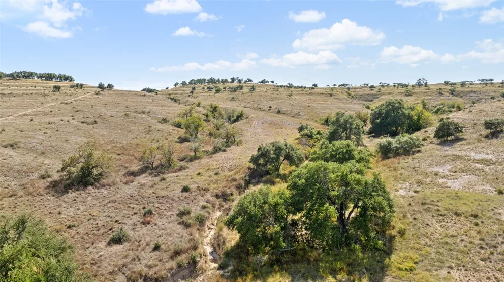 5032 Kendalia Road Blanco, TX 78606