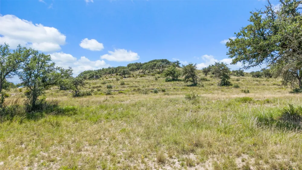 5032 Kendalia Road Blanco, TX 78606