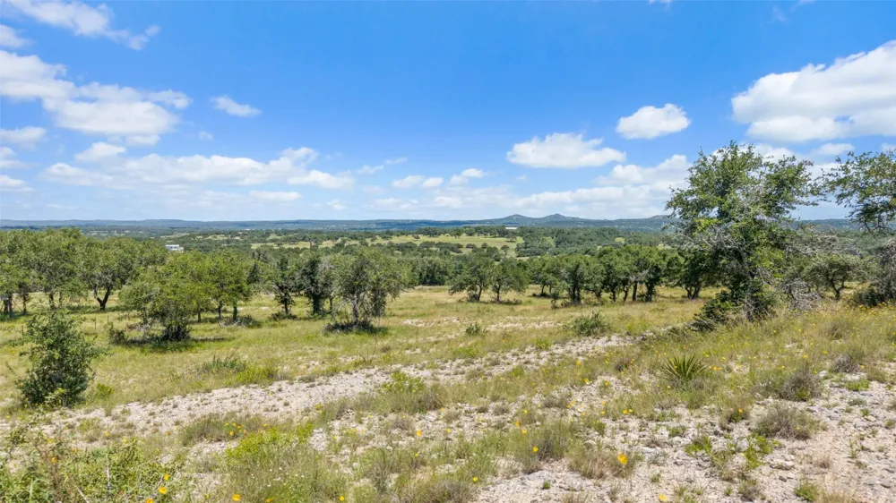 5032 Kendalia Road Blanco, TX 78606