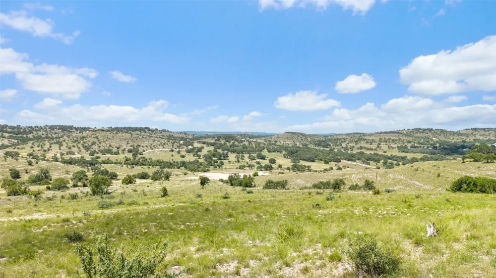 5032 Kendalia Road Blanco, TX 78606