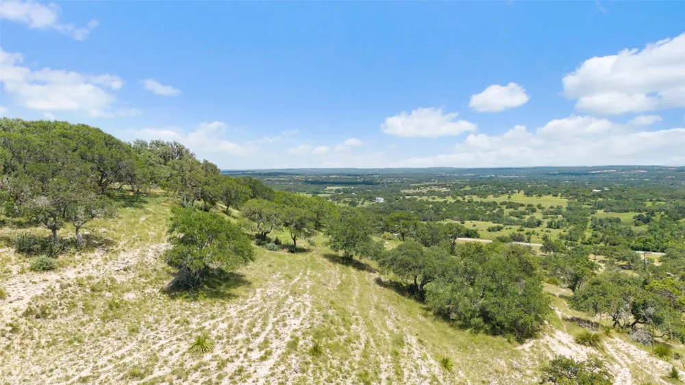 5032 Kendalia Road Blanco, TX 78606