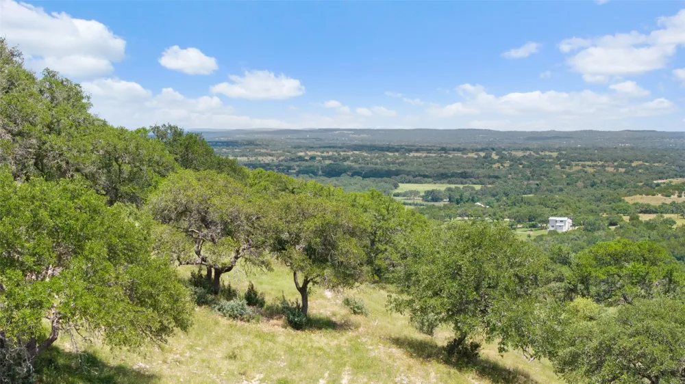 5032 Kendalia Road Blanco, TX 78606
