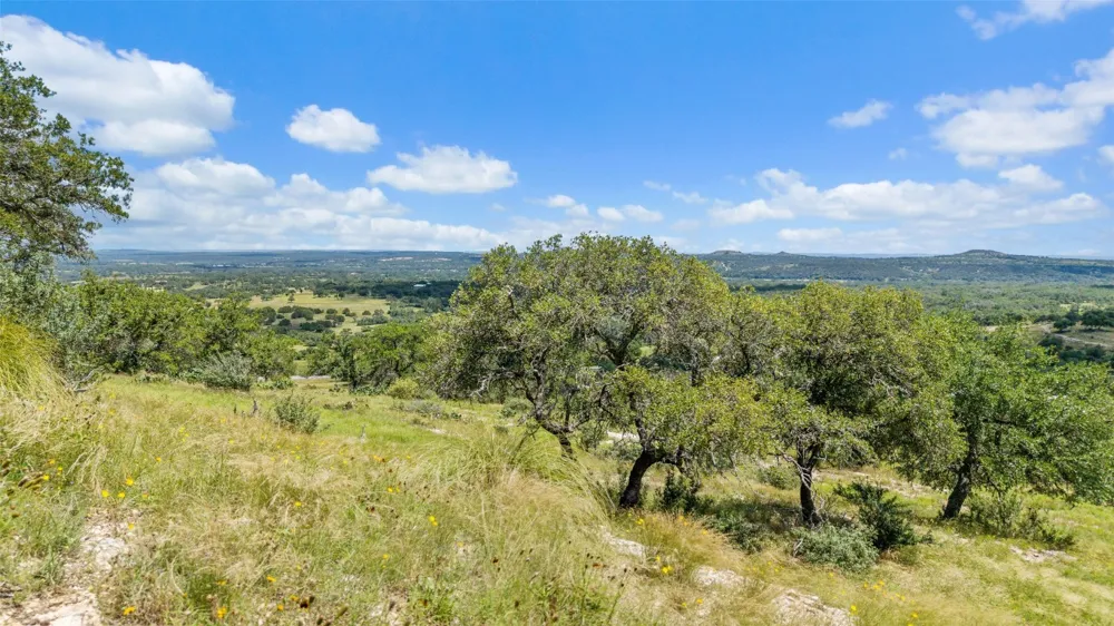 5032 Kendalia Road Blanco, TX 78606