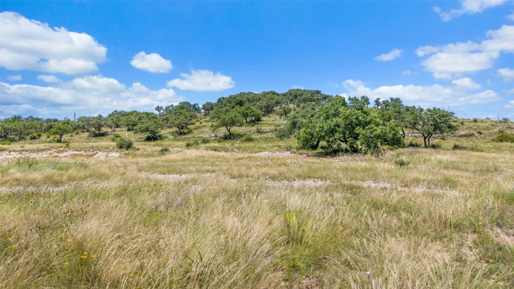 5032 Kendalia Road Blanco, TX 78606