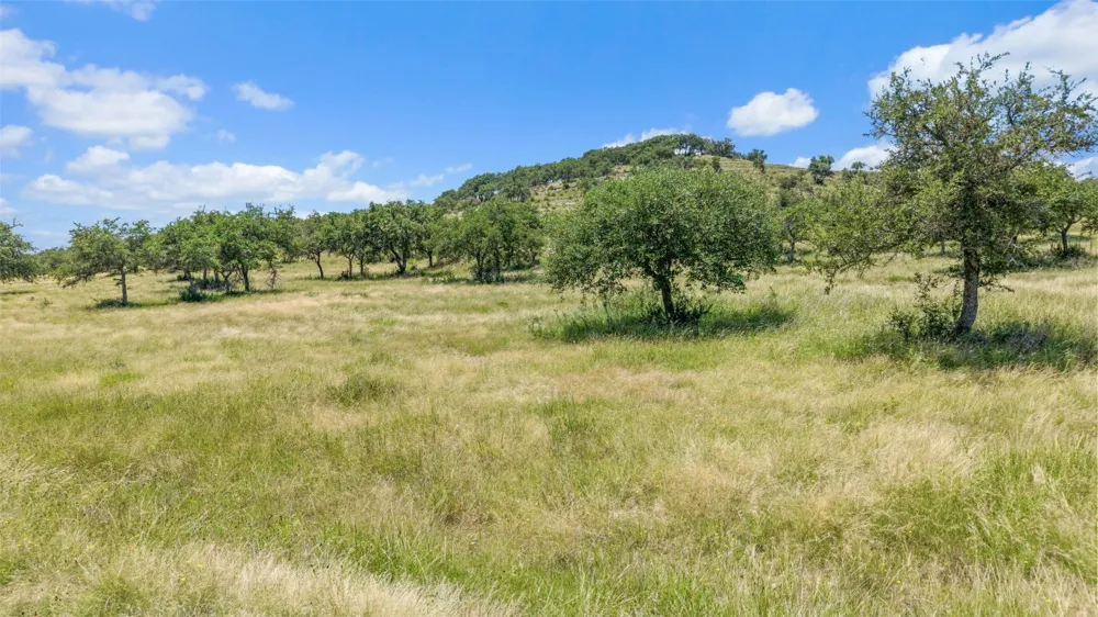 5032 Kendalia Road Blanco, TX 78606