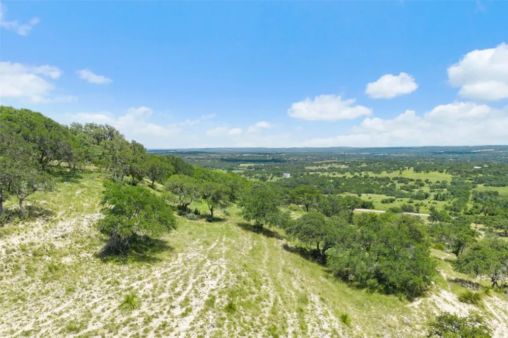 5032 Kendalia Road Blanco, TX 78606