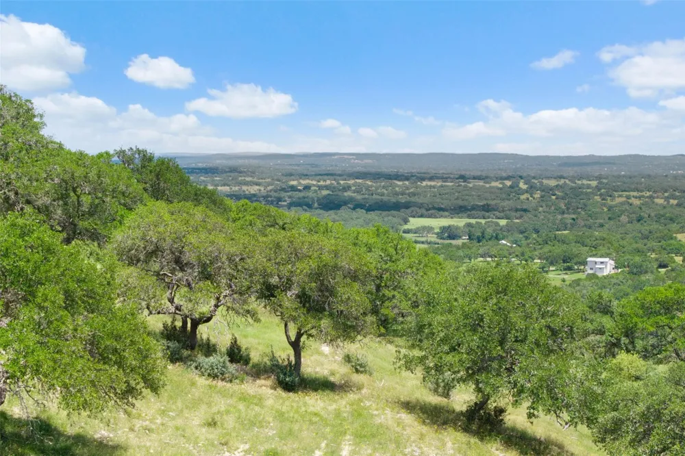 5032 Kendalia Road Blanco, TX 78606