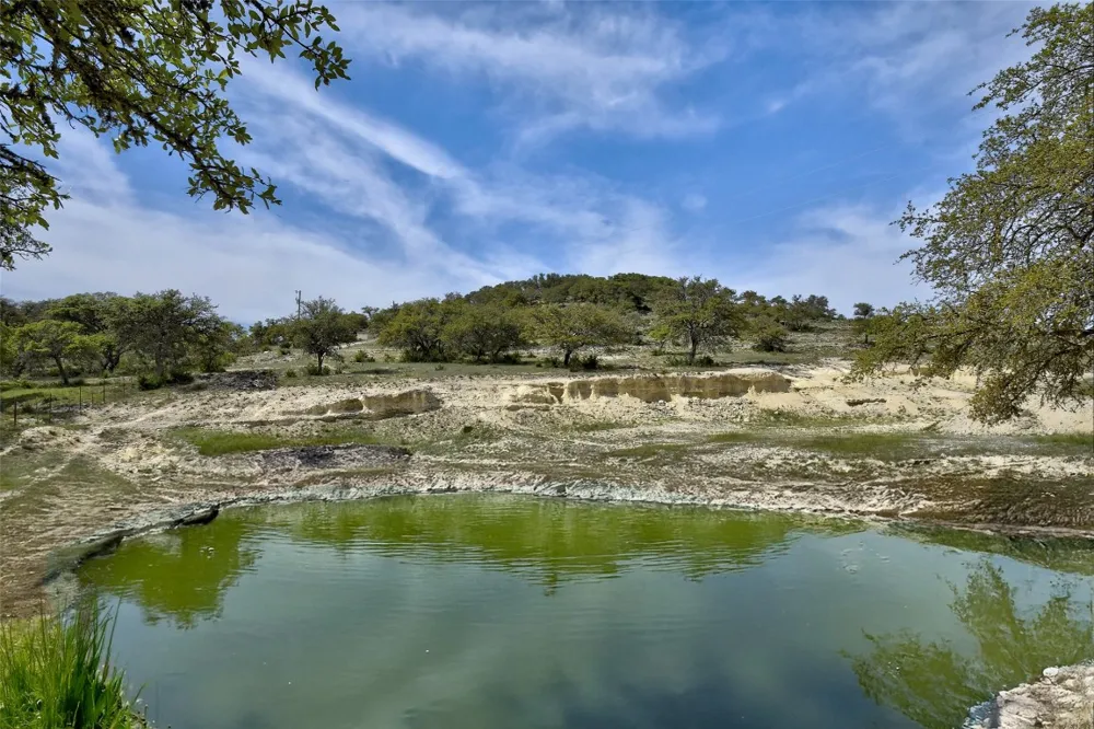 5032 Kendalia Road Blanco, TX 78606