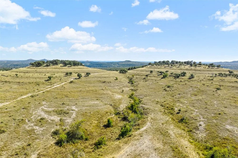 5032 Kendalia Road Blanco, TX 78606